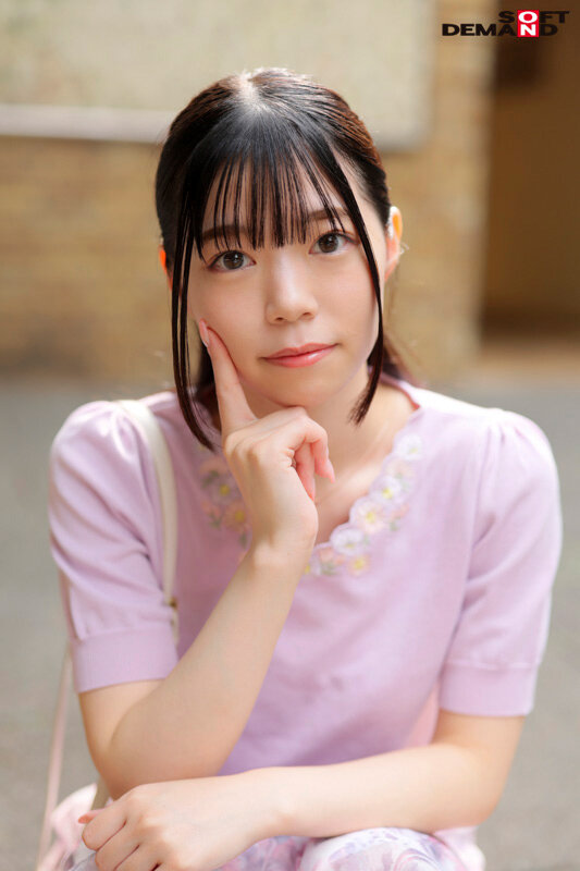 【初撮り】肉じゃがとカレーが得意料理のホテルスタッフ 女優並みルックスのスレンダーCカップ美女 好きな体位はバックで中イキ＆潮吹きが未体験なのでやってみたい かな・20歳 宮野かな 18枚目