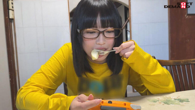 ドキュメント「アラサー喪女ニート」~ボクのお姉ちゃんは数年前と変わっていなかった~ チ×ポに目を輝かすロリ体型の干物姉(27) 9枚目