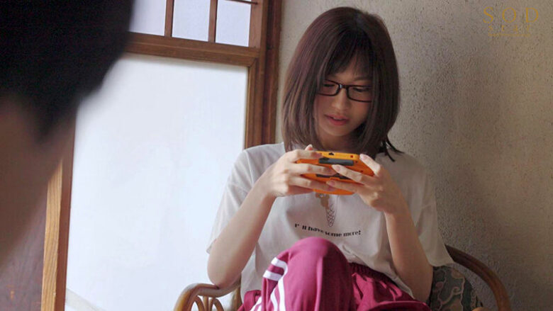 数年ぶりに帰省すると、アラサーの姉は未だに自称家事手伝い(ニート)の喪女だった。 隠れ巨乳の姉(26) 天宮花南 6枚目