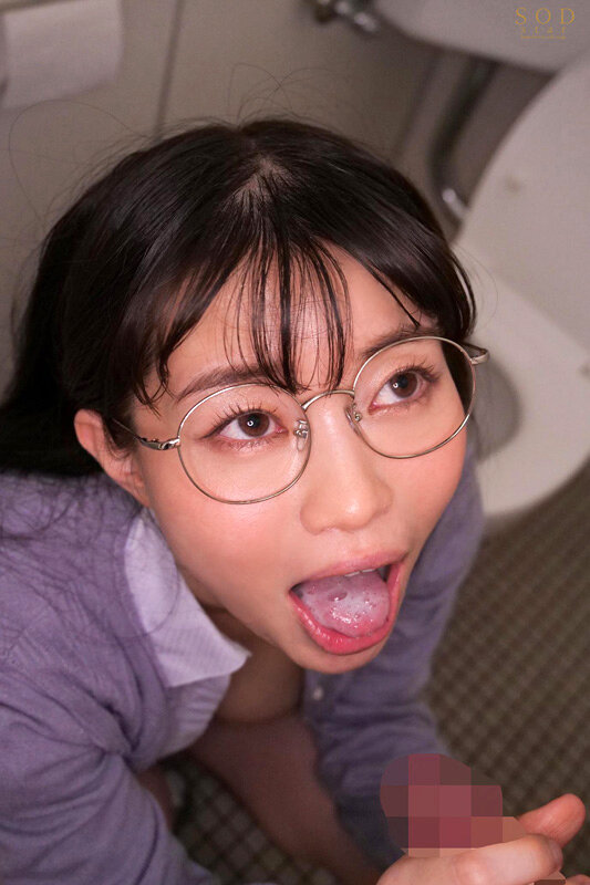 物静かでマジメな図書館司書のお姉さんは、早漏M男をエグい寸止めと焦らしで射精コントロールして楽しんでいました。浜辺栞帆 16枚目