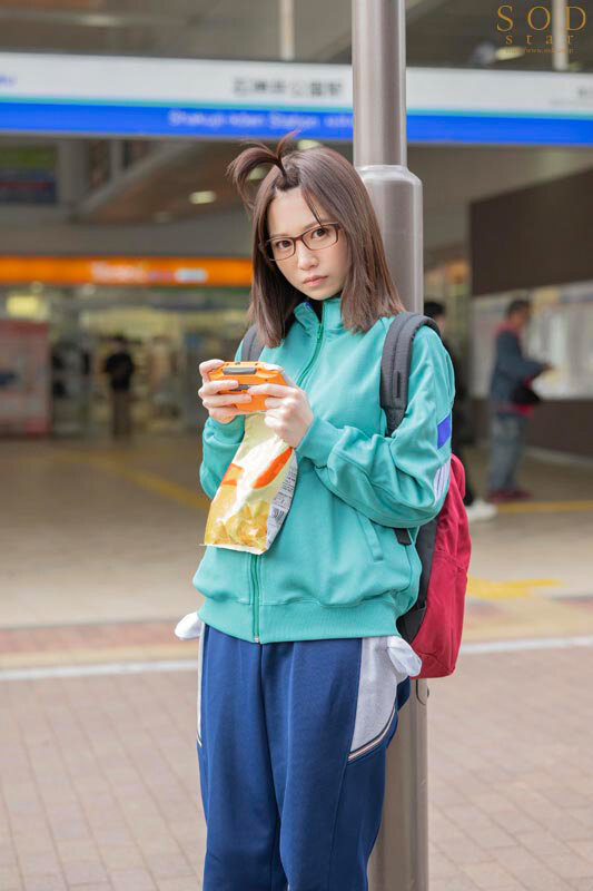 アラサー喪女ニート3 悪い男にナンパされた!ホスト風イケメンにホイホイついていったら、その仲間たちに干物マ×コをタライ回しにされちゃった。天宮花南 3枚目