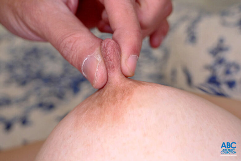 Hカップ地味カワ女子の触る前から勃起の天然デカ乳首をコリコリにして乳首開発! Boin「山下望結」Box 7枚目