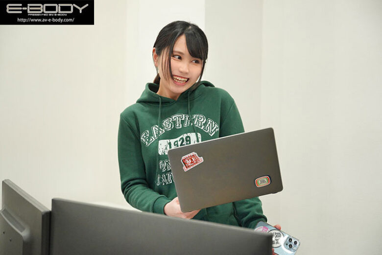 「監督志望だけど本当は女優さんになりたかった」 制作会社3年目の地味AD國森ありさ 諦めていたAV女優に大変身デビューします! 3枚目