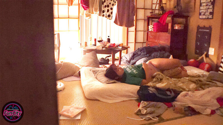 合算10発抜き!!親の再婚でできた義姉は喪女!だらしないのにエロすぎる無防備巨乳な姉に杭打ち中出しされた僕…星乃夏月 2枚目