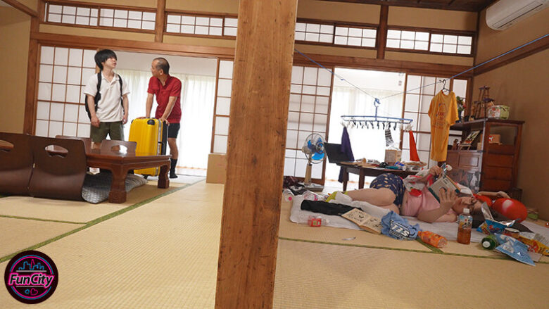 合算10発抜き!!親の再婚でできた義姉は喪女 だらしないのにエロすぎた無防備巨乳な姉に杭打ち中出しされた僕…ちなみん 2枚目