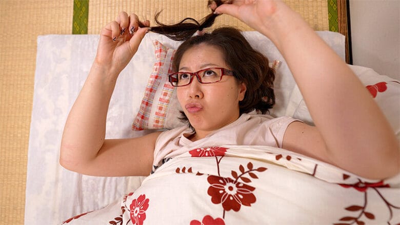 合算12発抜き!!親の再婚でできた義姉は喪女!だらしないのにエロすぎた無防備巨乳な姉に杭打ち中出しされた僕…南天音 1枚目