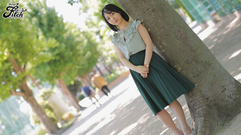 地味だけど脱いだら凄かった!恋愛小説家AV Debut!恋愛経験の少ない20歳の美巨乳Fカップ 卯佐美りん 6枚目