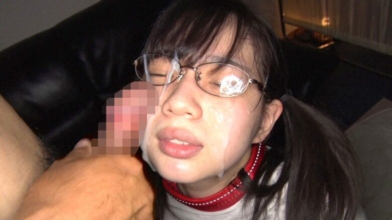 「私をメチャクチャにしてください・・」 巨乳すっぴんメガネっ娘 21歳 コンビニ店員 Hカップ(95cm) ヒップ90cm 17枚目