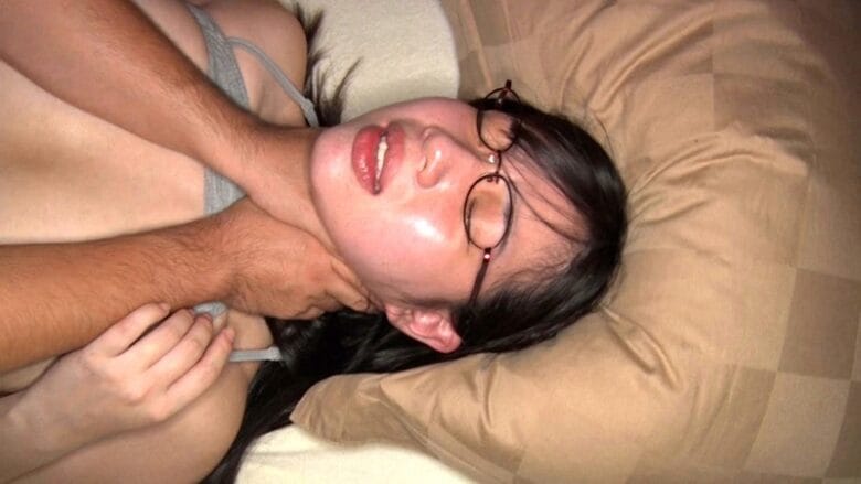 「私をメチャクチャにしてください・・」 巨乳すっぴんメガネっ娘 21歳 コンビニ店員 Hカップ(95cm) ヒップ90cm 7枚目