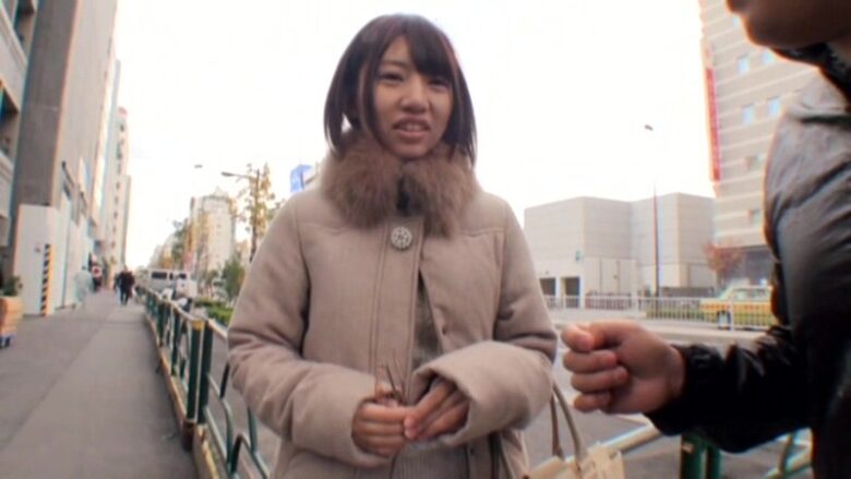 『高偏差値大学に通う地味で真面目そうな眼鏡女子ほど、実は超エロいって本当?』試しに声を掛けてみたら…、敏感過ぎて痙攣しながら潮吹きまくりでイキ果てちゃいました…。 1枚目