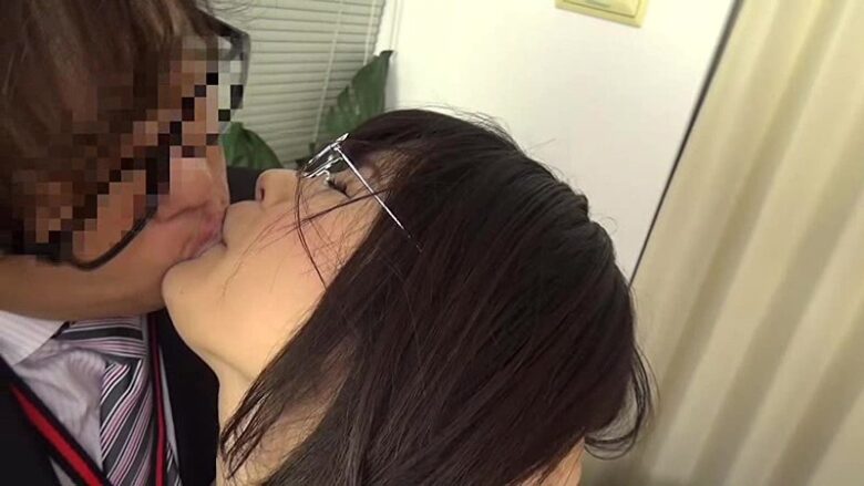 『高偏差値大学に通う地味で真面目そうな眼鏡女子ほど、実は超エロいって本当?』試しに声を掛けてみたら…、敏感過ぎて痙攣しながら潮吹きまくりでイキ果てちゃいました…。 8 18枚目