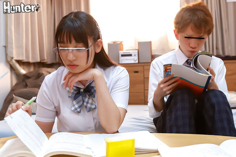 「恥ずかしいから絶対に見ないで(実は私こんなにHなの…)」見られてなければ羞恥心ゼロ!地味で恥ずかしがり屋な幼馴染女子の淫乱過ぎる本当の姿! 3枚目