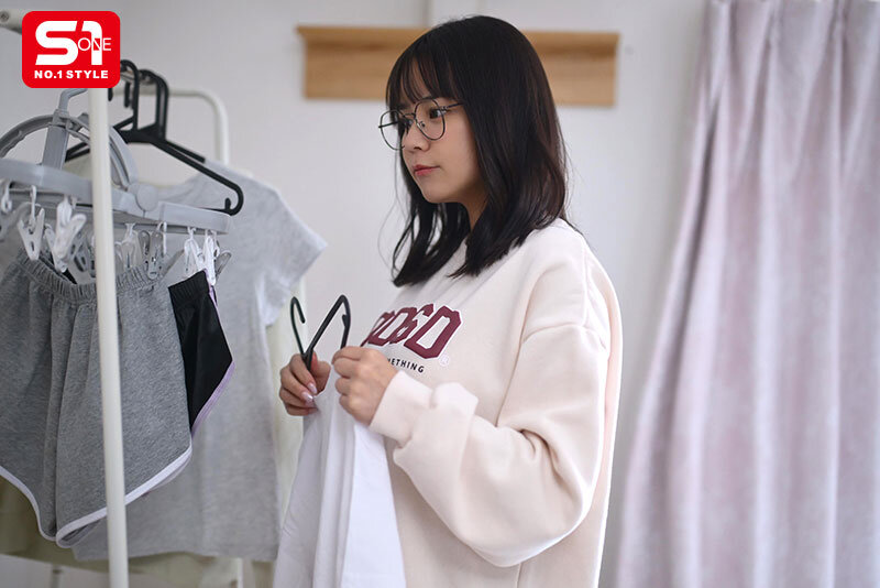 見た目は地味だが脱いでコレだったらどうする…?部活しかしてこなかった性欲強い隠れ巨乳女子大生 田野憂 1枚目