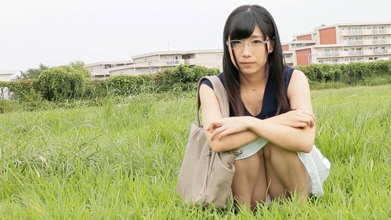 欲求腐満子 みひな(22歳) カラダが敏感すぎて男の人に引かれます。だからいつも自分を抑えてセックスしてます。一度、自分を解放して100回ぐらいイッてみたいんでお願いできますか? 2枚目